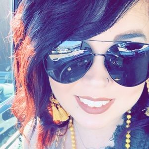 Meet your Posher, Carmon